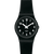 Swatch Damenarmbanduhr frontal mit schwarzem Zifferblatt, weißen Markierungen und Zeigern