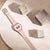 Montre pour femme avec boîtier et bracelet plaqués or rose, affichage numérique.