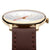 Damenarmbanduhr seitlich mit braunem Lederarmband und goldfarbener Lünette