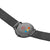 Rückansicht der Herrenarmbanduhr mit dunkelgrauem Mesh-Metallarmband und Verschluss.