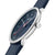Blaue Herrenuhr mit roten Zeigern, Datumsanzeige und dunkelblauem Lederarmband