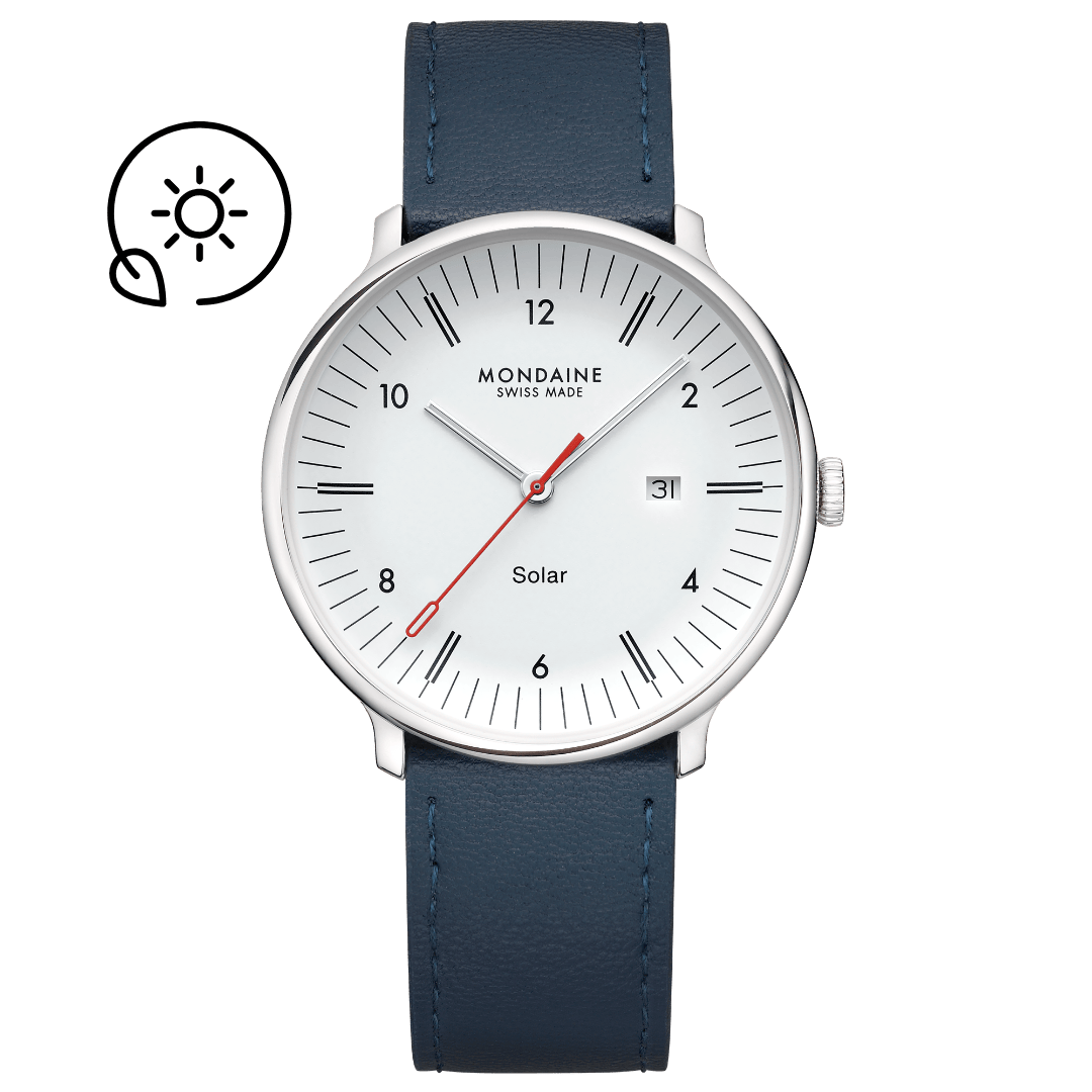 Herrenuhr mit rundem silberfarbenem Gehäuse, weißem Zifferblatt und blauem Lederband