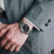 Casio MR-G Armbanduhr am Handgelenk mit schwarzem Zifferblatt und Metallarmband