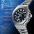 Casio G-SHOCK MR-G Herrenuhr mit silbernem Metallgehäuse, blauem Zifferblatt und Zeigern