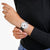 MONDAINE Armbanduhr mit schwarzem Lederband, weißem Zifferblatt und Stahlschließe