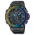 Casio G-Shock Herrenuhr: schwarze Carbon-Optik, Regenbogen-Details, blau markierte Zeiger