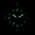 Cadran de montre avec index luminescents verts pour 12h, 3h, 6h et 9h.