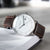 Bracelet montre avec bracelet en cuir marron, boîtier argenté et cadran blanc