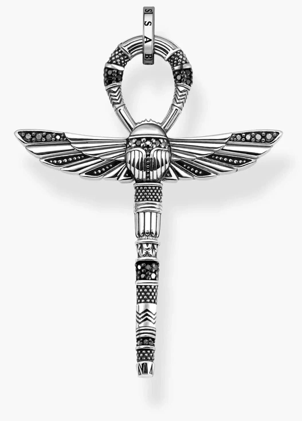 Pendentif couleur argent Croix de vie/Ankh avec scarabée, ailes et ornements noirs