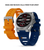 Herren-Smartwatch mit silberfarbenem Gehäuse und blauem sowie orangefarbenem Silikonarmband