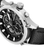 Detailansicht Chronographen-Zifferblatt, schwarzes Lederarmband, silberfarbenes Edelstahlgehäuse