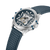 Herren-Armbanduhr: silbernes Gehäuse, sichtbares Automatikwerk, dunkles blaues Zifferblatt