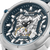 Herren-Armbanduhr mit silbernem Gehäuse und offenem Automatikwerk im Skelettzifferblatt