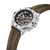 Multifunktions-Herrenuhr mit braunem Lederband und silbernem Gehäuse, Zifferblatt im Detail