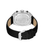 Rückseite der Herrenuhr mit silbernem Gehäuseboden und schwarzem Lederarmband