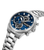 Herrenuhr im Detail: Edelstahlgehäuse mit blauem Zifferblatt und mehreren Hilfszifferblättern