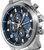 Herrenuhr Nahaufnahme: blau-schwarzes Chronographenzifferblatt mit Zählern und „POLICE“ Schriftzug