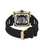 Herrenarmbanduhr von hinten mit schwarzem Silikonarmband und goldfarbenem Gehäuseboden