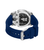 Herrenarmbanduhr Rückseite mit blauem Silikonarmband, silbernes Gehäuse mit Symbol