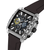 Detailansicht: Armbanduhr mit transparentem Gehäuse, dunklem Armband und blau-gelbem Zifferblatt
