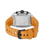 Herrenchronographen-Uhr mit orangefarbenem Silikonarmband und silbernem Gehäuse von hinten