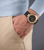 Herrenuhr mit schwarzem Armband und goldfarbenem Gehäuse, zwei Zifferblättern