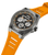 Herrenuhr schräg: orangefarbenes Silikonarmband, graues Edelstahlgehäuse, schwarzes Zifferblatt, Police