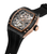 Herrenarmbanduhr mit skelettiertem Zifferblatt, schwarzem Band und kupferfarbenen Akzenten.
