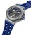 Herrenuhr mit blauem Silikonband und sichtbarem Skelett-Automatikwerk im Glasgehäuse