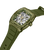 Grüne Herrenuhr, schräger Blick auf skelettiertes Zifferblatt und Kronenschutz