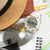 Digitale Herrenuhr mit weißem Armband, goldene Drücker, gut sichtbares Display und Reset-Taste