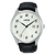 Lorus Herrenuhr mit weißem Zifferblatt, schwarzem Lederarmband und silbernem Gehäuse