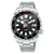Herrenuhr mit schwarzem Zifferblatt, silbernem Metallband und drehbarer Lünette