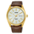Herrenuhr mit braunem Lederband, goldfarbenem Gehäuse, weißem Zifferblatt und Datumsanzeige