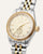 Mockberg Royal Armbanduhr mit champagnerfarbenem Zifferblatt, goldenen Indexen und Subdial.