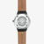 Montre pour femme avec boîtier argenté, bracelet en cuir marron et gravure au dos