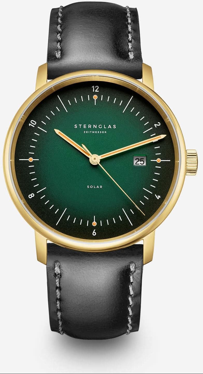 Montre homme avec cadran vert, boîtier doré et bracelet en cuir noir