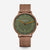 Montre unisexe avec boîtier rond, cadran vert et bracelet en maille métallique marron.