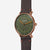 Montre homme avec cadran vert, aiguilles orange et bracelet en cuir marron