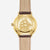Herrenarmbanduhr Rückseite mit Gravur, goldenes Gehäuse und braunes Lederarmband