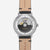 Montre homme avec fond transparent et bracelet en cuir beige, mouvement visible