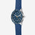 Montre pour homme avec cadran bleu, guichet date à 12h et bracelet bleu.