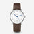 Montre homme avec bracelet en cuir marron, cadran blanc et aiguilles bleues, lunette ronde en acier inoxydable