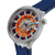 Armbanduhr seitlich: Edelstahlgehäuse, blaues Armband, orangefarbenes Skelettzifferblatt