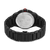 Rückseite einer Herren-Armbanduhr, schwarzes Armband und Gehäuseboden