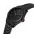 Herrenarmbanduhr in Schwarz mit abgewinkeltem Zifferblatt, Markierungen und Datumsfenster