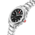 Herrenarmbanduhr, schrägansicht: silberfarbenes Gehäuse mit schwarzem Zifferblatt und rotem Swiss-Plus