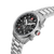 Chronographenarmbanduhr Edelstahl, schwarzes Zifferblatt, seitliche Krone und Drücker