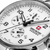 Nahaufnahme des Uhr-Zifferblatts mit Chronograph-Zählern und Indexen