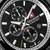 Detailansicht: schwarzes Zifferblatt mit Chronograph-Subdials und Leuchtmarkierungen